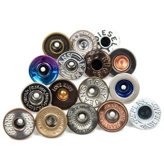 डेनिम जैकेट के बटन