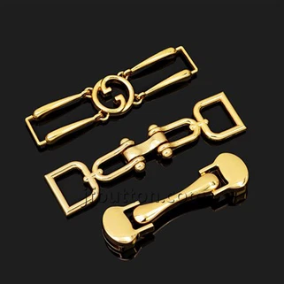 आवारा महिलाओं के लिए सोने का बकल